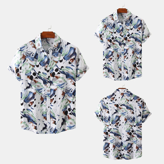 Camisa blanca de manga corta con solapa y estampado floral para hombre.