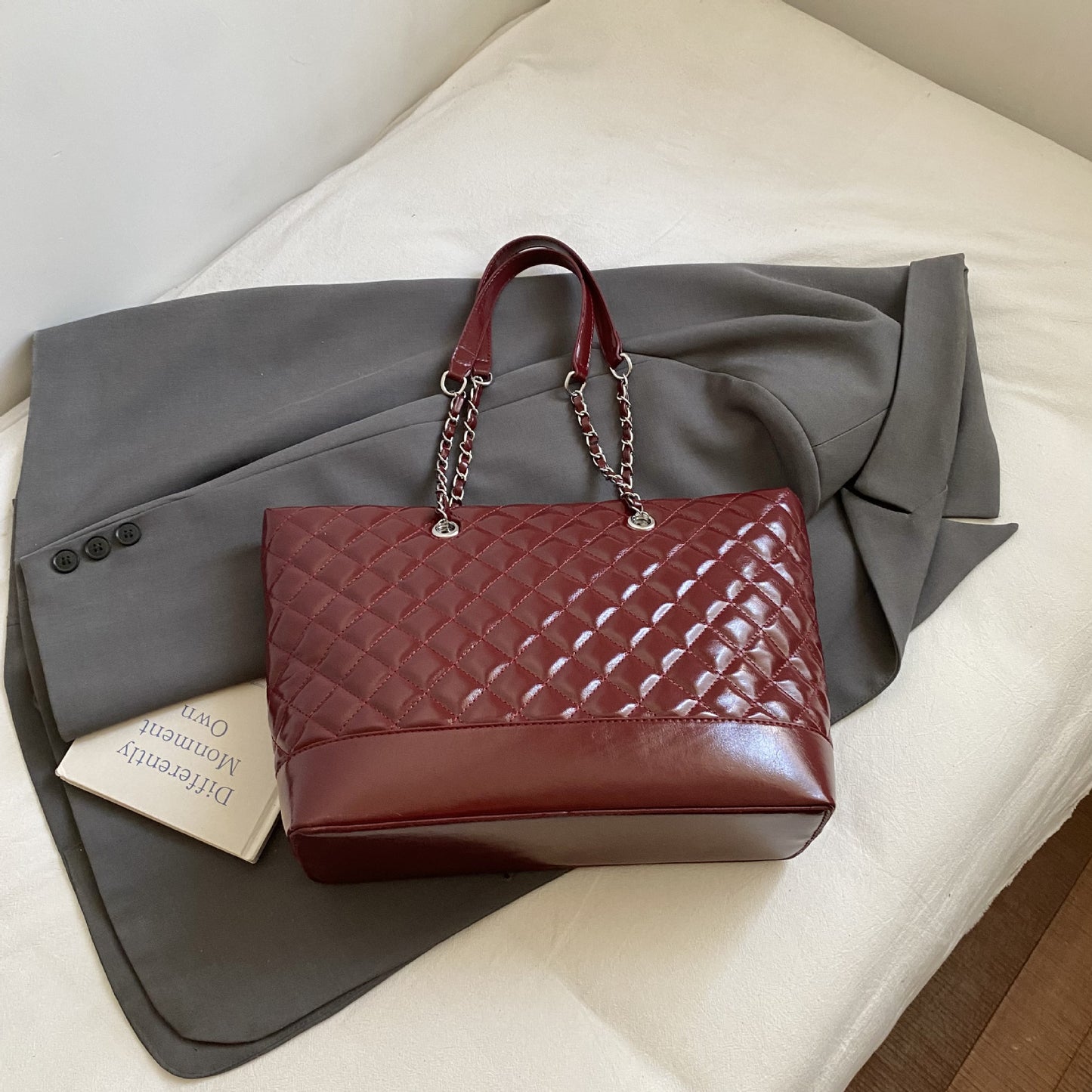Simple Crossbody Patchwork Bag - Versatile Handheld Style