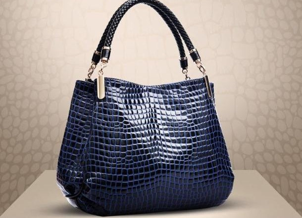 Sac à main femme à motif crocodile et section carrée verticale