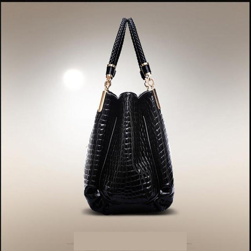 Sac à main femme à motif crocodile et section carrée verticale