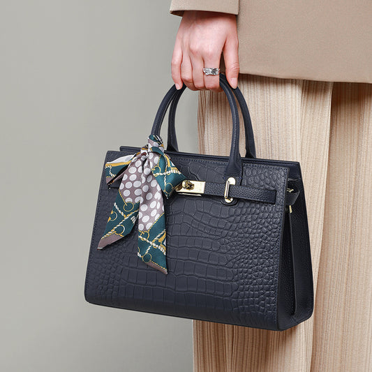 Three-Dimensional Leather Handbag with Convenient Pockets