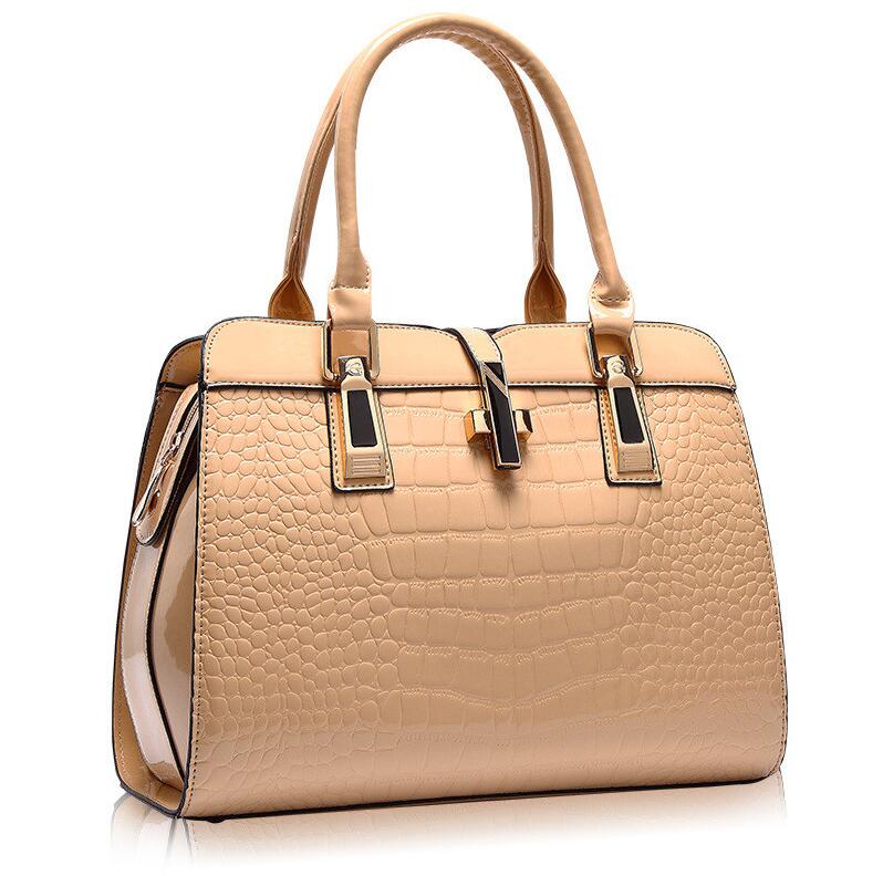 Bolso de mano de lujo con estampado de cocodrilo y múltiples opciones de color.