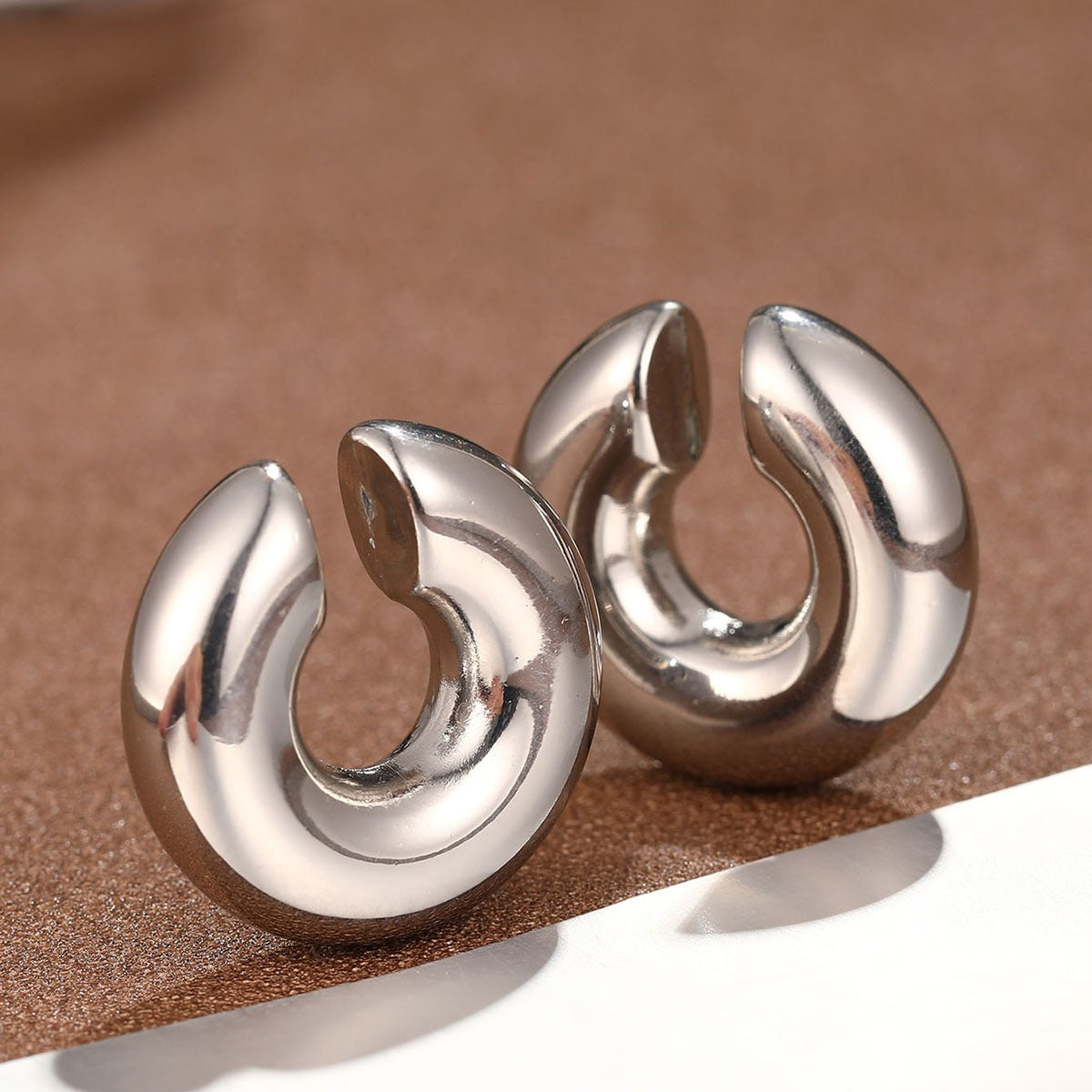 Electroplated Hollow C-Shaped Earring Clip - Neon North Clothing