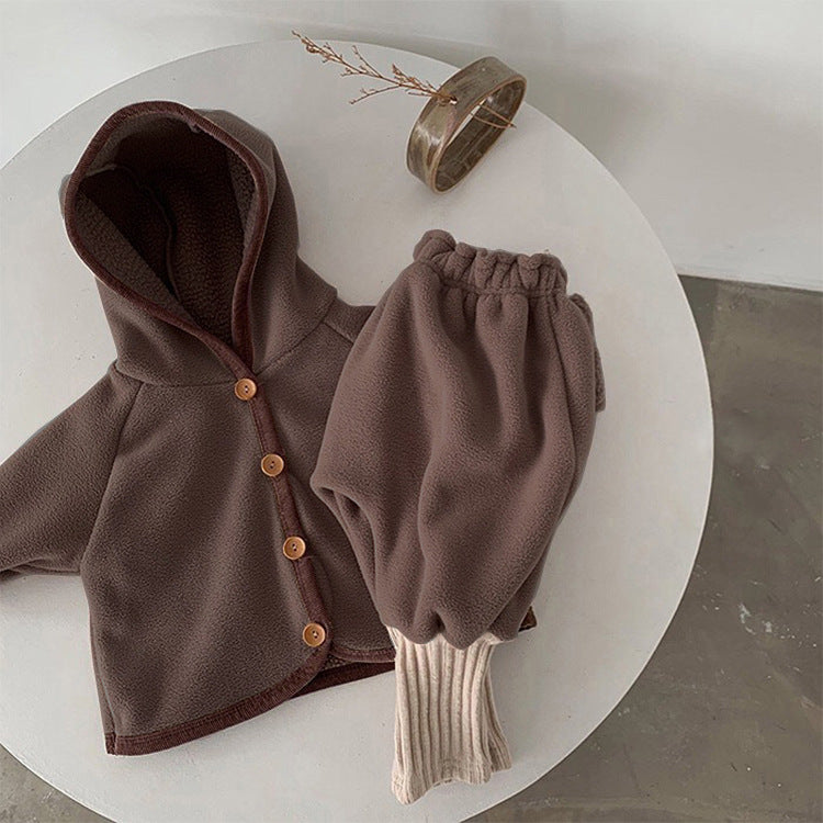 Conjunto de bebé con forro de piel sintética: sudadera con capucha y pantalón (2 piezas)