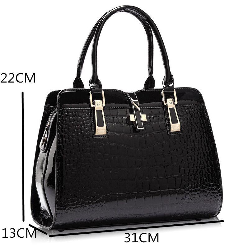 Bolso de mano de lujo con estampado de cocodrilo y múltiples opciones de color.
