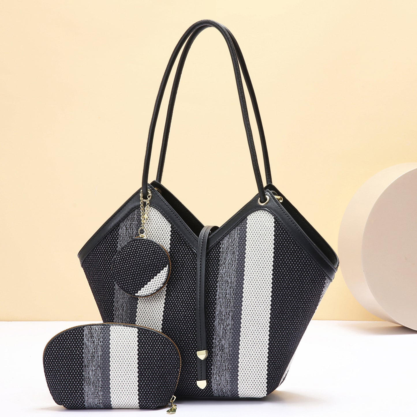 High-Capacity Trendy Patterned Tote Bag - Stylish and Spacious