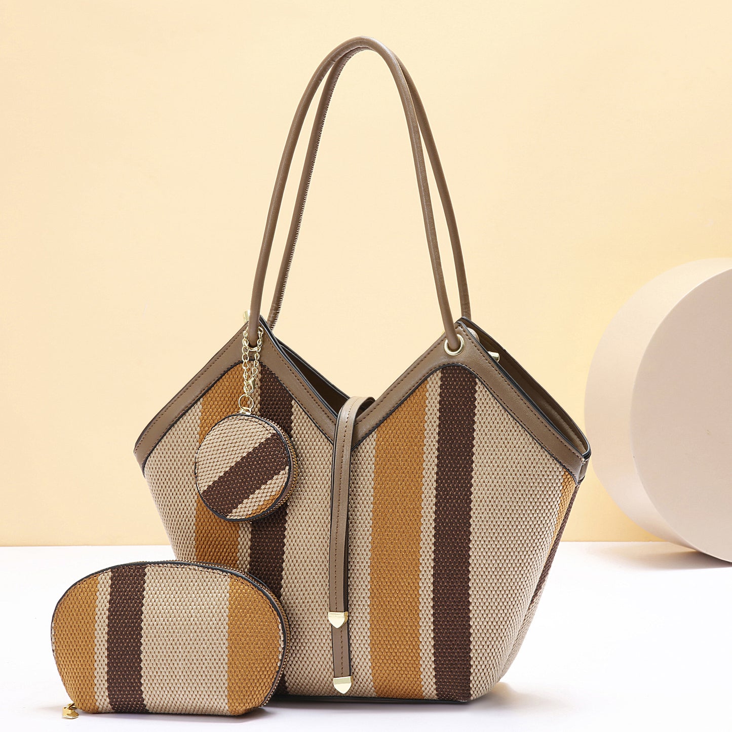 High-Capacity Trendy Patterned Tote Bag - Stylish and Spacious