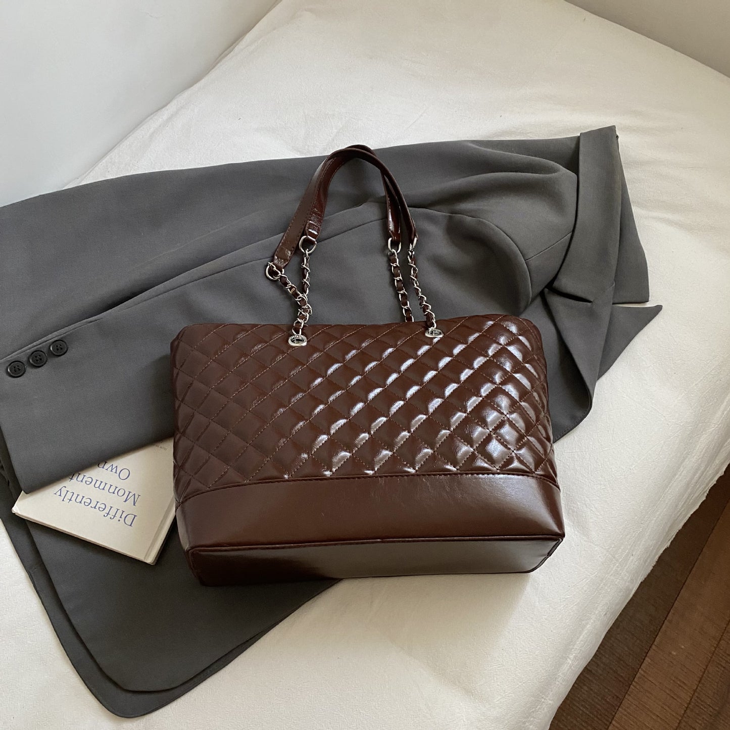 Simple Crossbody Patchwork Bag - Versatile Handheld Style