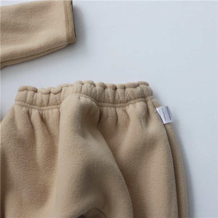 Conjunto de bebé con forro de piel sintética: sudadera con capucha y pantalón (2 piezas)