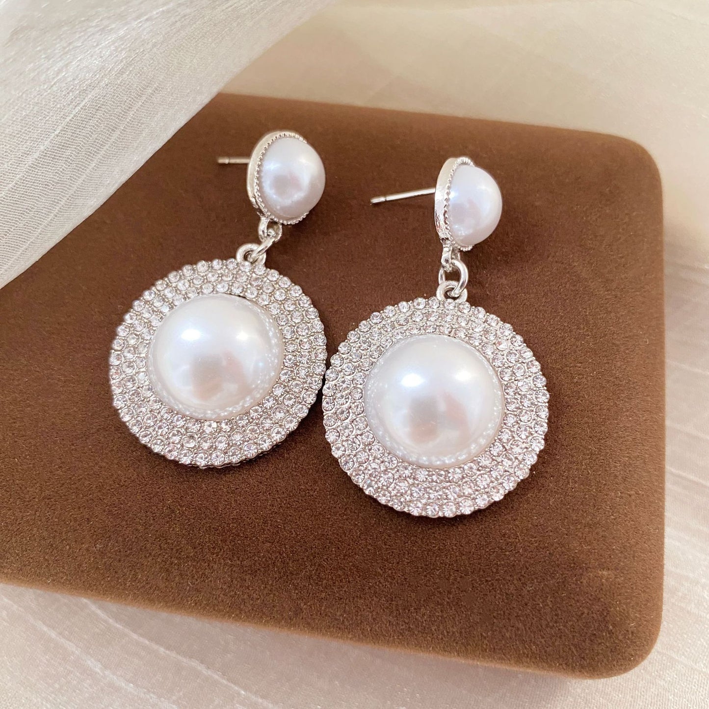 French Minimalist Pearl Earrings in Retro Style