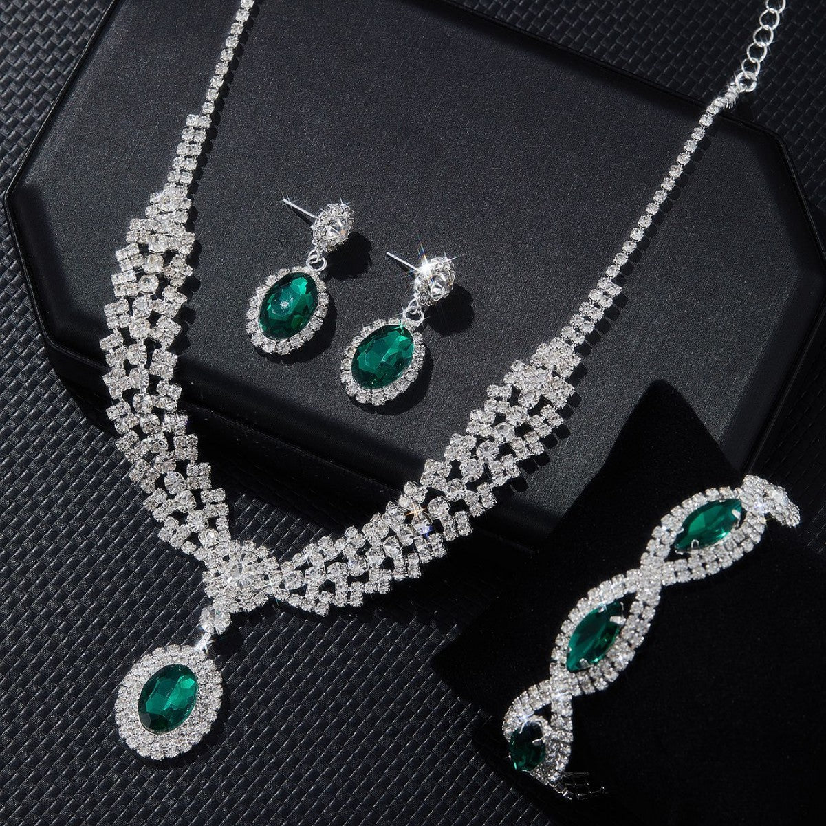 Élégant collier de saphir de luxe avec boucles d'oreilles et bracelet
