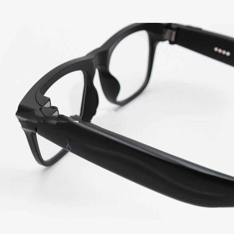 Intelligent Glasses with Real-Time Translation and 500W Pixel Camera