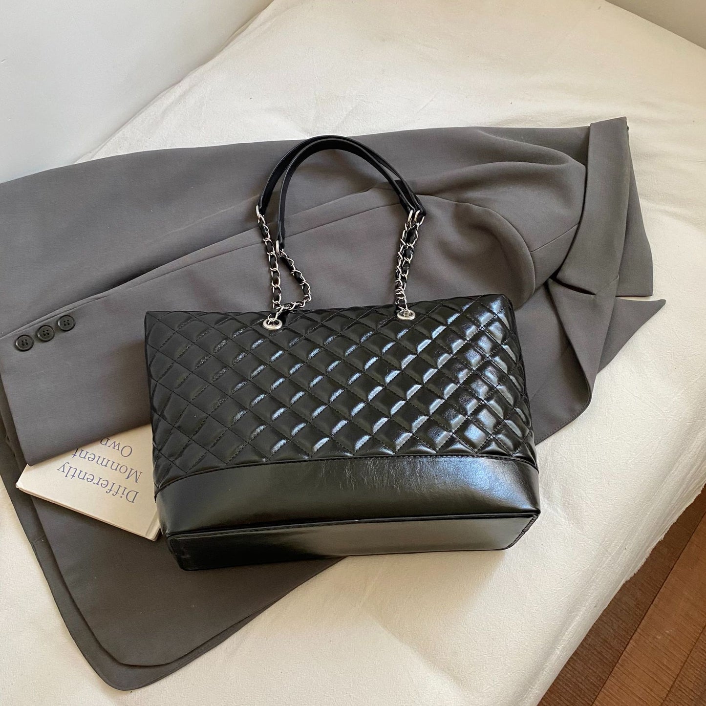 Simple Crossbody Patchwork Bag - Versatile Handheld Style