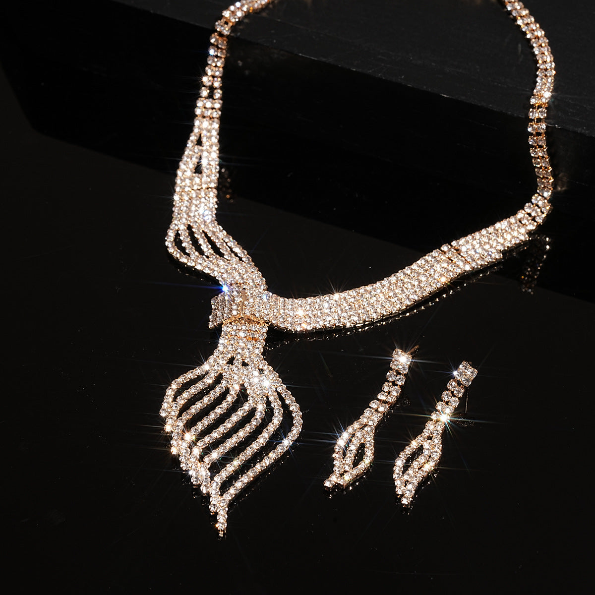 High-Grade Clavicle Chain Jewelry for Fashion and Grandeur Personality