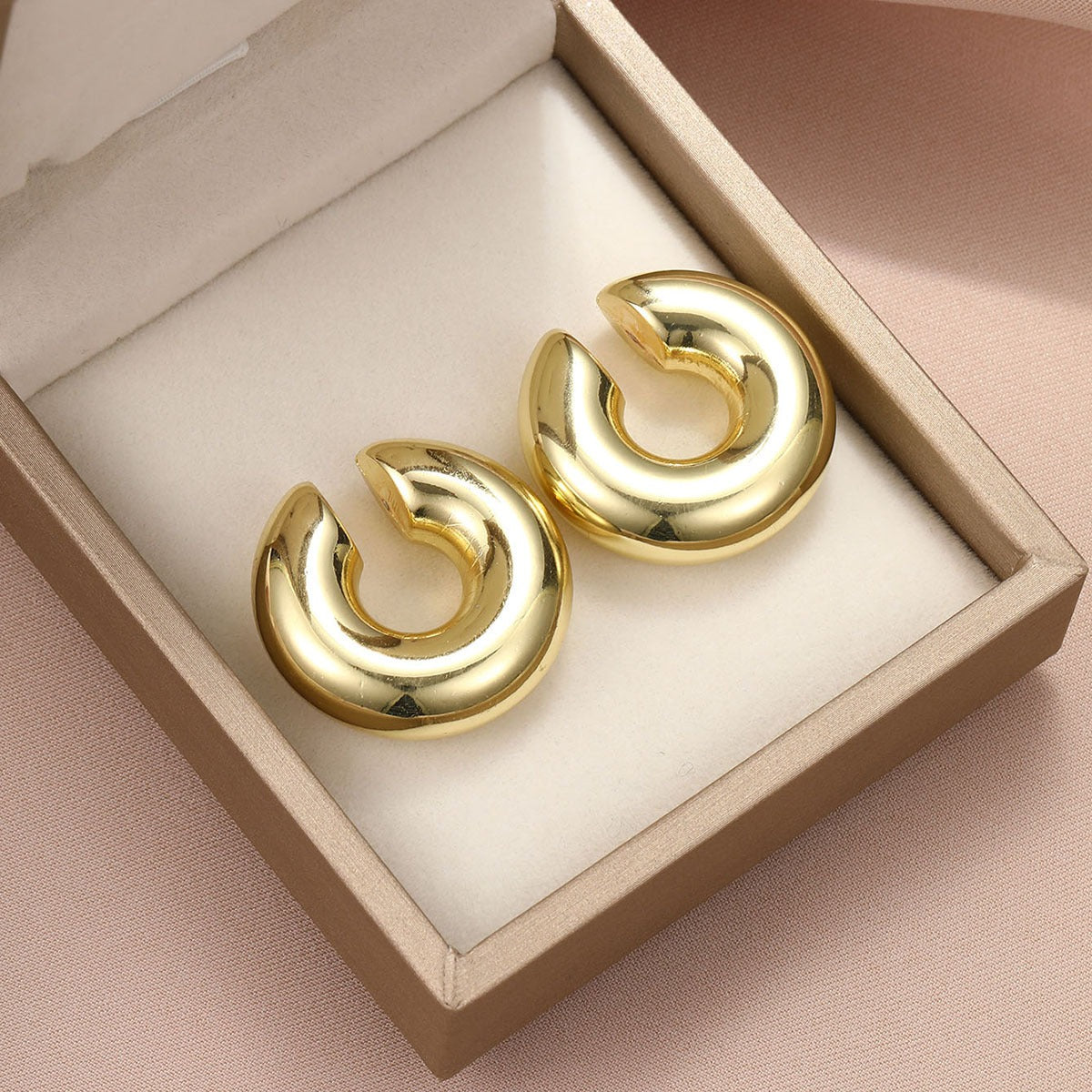Electroplated Hollow C-Shaped Earring Clip - Neon North Clothing