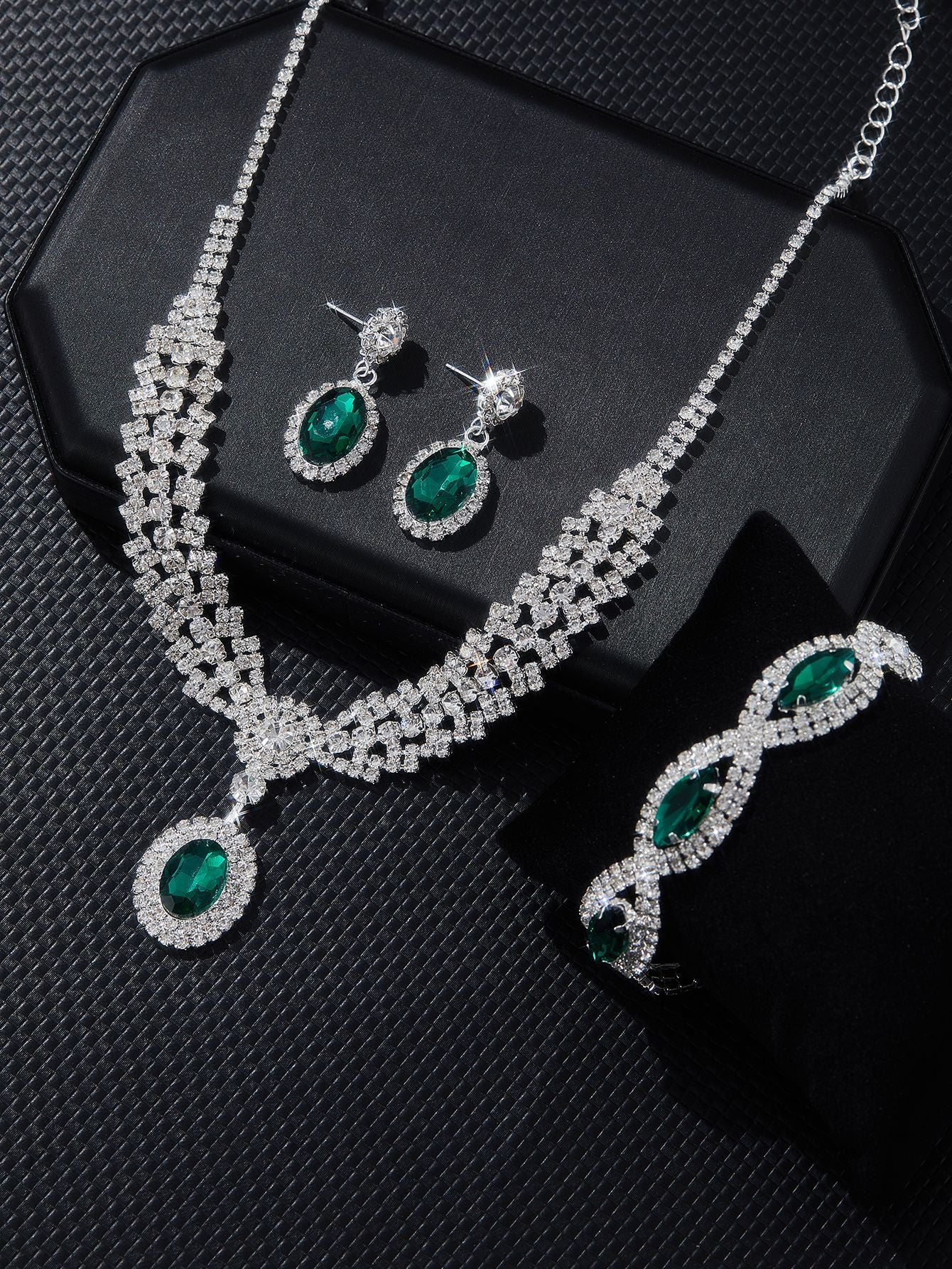 Élégant collier de saphir de luxe avec boucles d'oreilles et bracelet