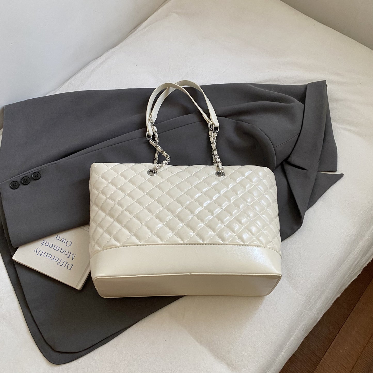 Simple Crossbody Patchwork Bag - Versatile Handheld Style